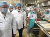 بازدید رئیس سازمان حج و زیارت از آشپزخانه مرکزی مکه با ظرفیت پخت 70 هزار پرس غذا در هر وعده 