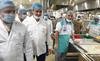 بازدید رئیس سازمان حج و زیارت از آشپزخانه مرکزی مکه با ظرفیت پخت 70 هزار پرس غذا در هر وعده 