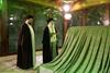 رهبر معظم انقلاب اسلامی در مرقد امام خمینی(ره) وگلزار شهدا حضور یافتند