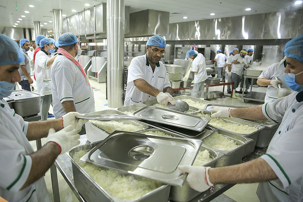 تعداد طبخ غذای مطلوب برای زائران ایرانی مدینه در هر وعده/آشپزخانه های مکانیزه با کادری مجرب
