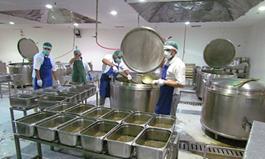 روزانه 66 هزار غذا در آشپزخانه های مرکزی مکه و مدینه برای زائران ایرانی طبخ می شود