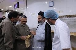 گزارش تصویری بازدید سرپرست حجاج ایرانی و رئیس سازمان حج و زیارت از فرآیند پخت نان ایرانی در آشپزخانه مرکزی مکه مکرمه