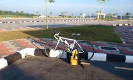 دو مالزیایی با دوچرخه از مسیر ایران به سرزمین وحی می روند
