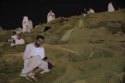 زائران ایرانی شب عرفه را با دعا و نیایش به  درگاه احدیت سپری کردند