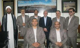 دیدار اعضای  گروه همخوانی حضرت قمر بنی هاشم(ع) قم  با رئیس سازمان حج و زیارت/عکس