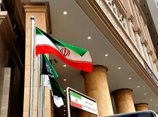 برافراشته شدن پرچم جمهوری اسلامی ایران مقابل ساختمان بعثه ایران در مکه مکرمه/عکس