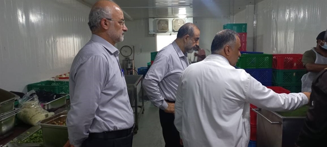 بازدید میدانی مدیر عملیات حج تمتع 1402و رئیس ستاد مدینه منوره از فرآیند طبخ و توزیع غذای زائران ایرانی