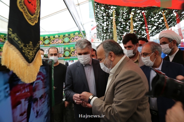 حضور وزیر فرهنگ و ارشاد اسلامی و رییس سازمان حج و زیارت در نمایشگاه دفاع مقدس 