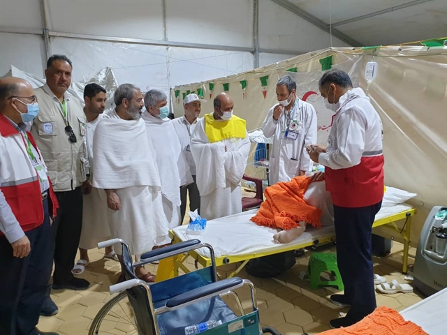 گزارش تصویری از کادر درمان مرکز پزشکی حج و زیارت در عرفات در روز عرفه